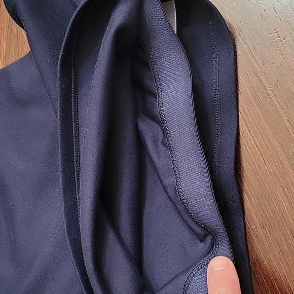 Quince Sports top/Bra Black or Navy - Picture 9 of 9